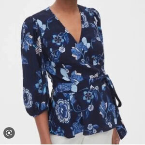 NWOT Gap wrap top floral blue size M